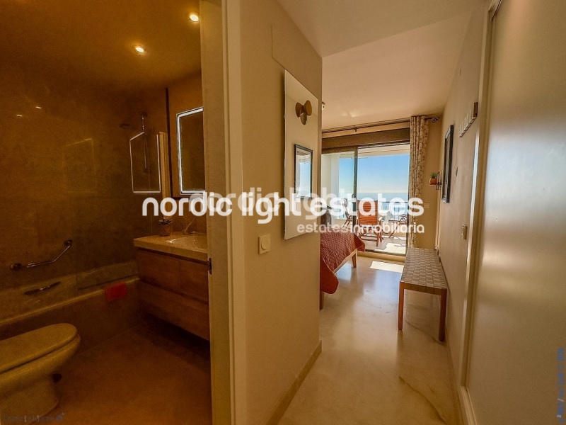 Moderno apartamento con impresionantes vistas panorámicas al mar