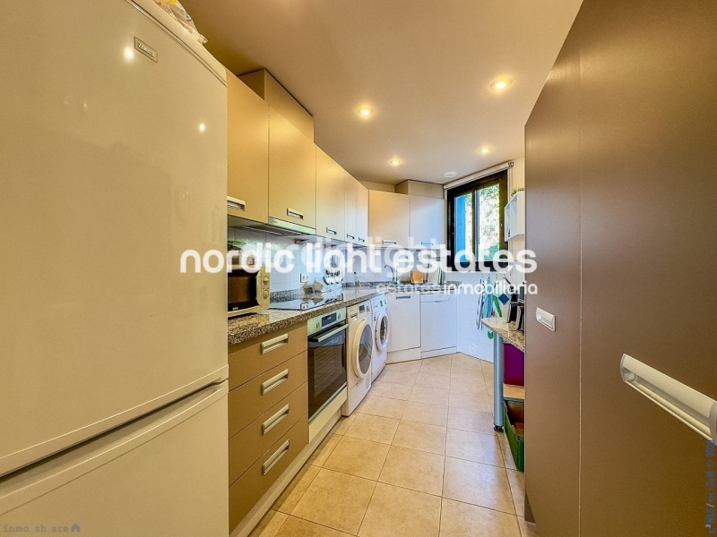 Moderno apartamento con impresionantes vistas panorámicas al mar