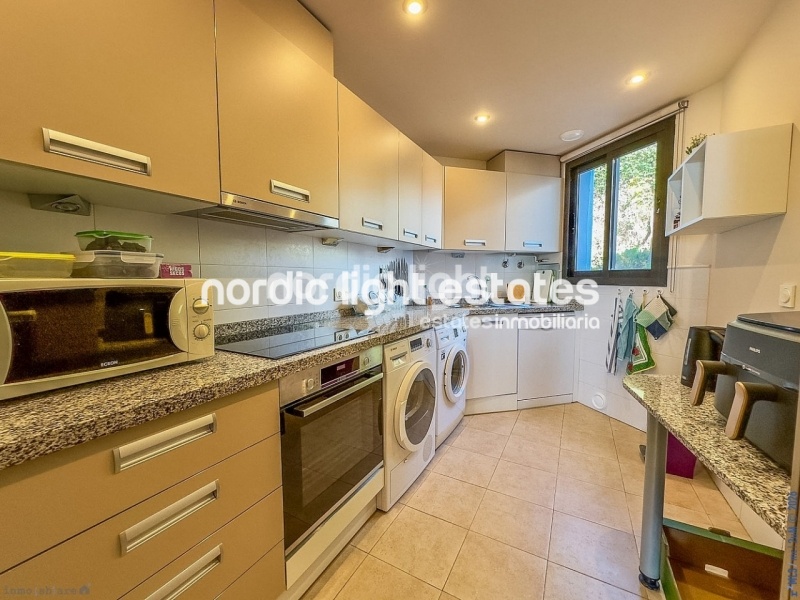 Moderno apartamento con impresionantes vistas panorámicas al mar