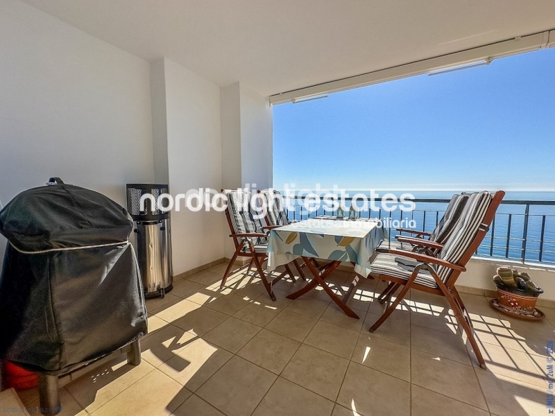 Moderno apartamento con impresionantes vistas panorámicas al mar