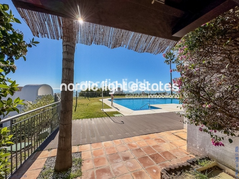 Moderno apartamento con impresionantes vistas panorámicas al mar