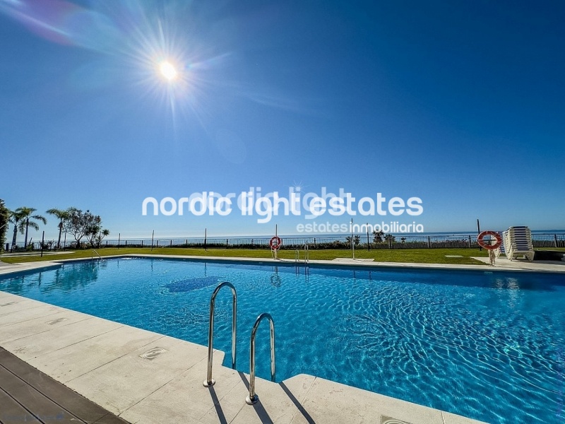 Moderno apartamento con impresionantes vistas panorámicas al mar