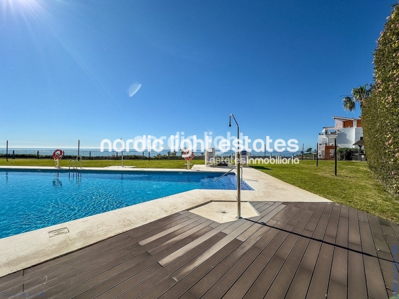 Moderno apartamento con impresionantes vistas panorámicas al mar