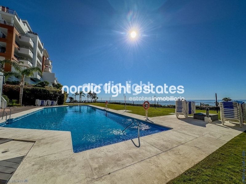 Moderno apartamento con impresionantes vistas panorámicas al mar