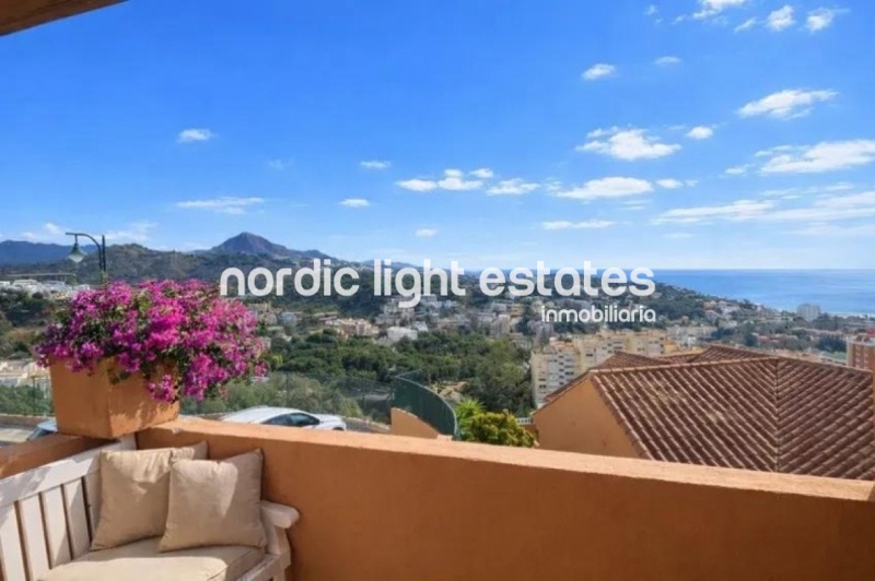 Stunning semi-detached villa with panoramic views 