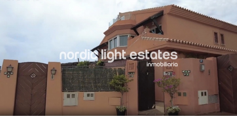 Stunning semi-detached villa with panoramic views 