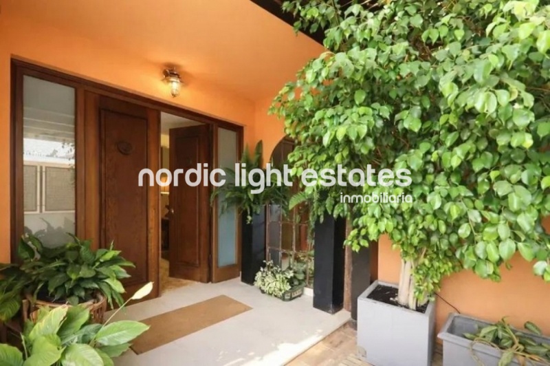 Stunning semi-detached villa with panoramic views 