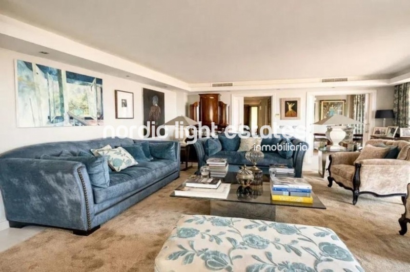 Stunning semi-detached villa with panoramic views 