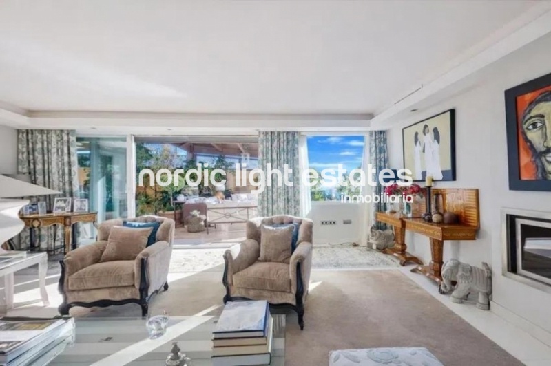 Stunning semi-detached villa with panoramic views 