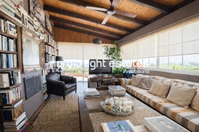 Stunning semi-detached villa with panoramic views 