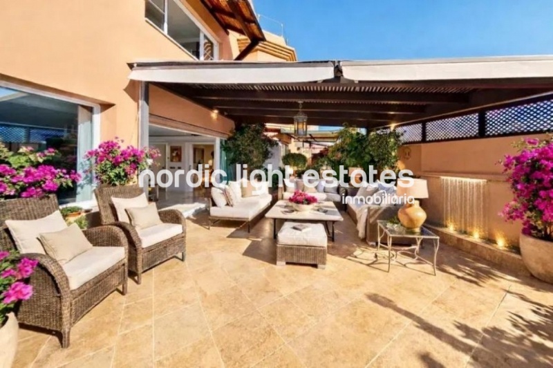 Stunning semi-detached villa with panoramic views 