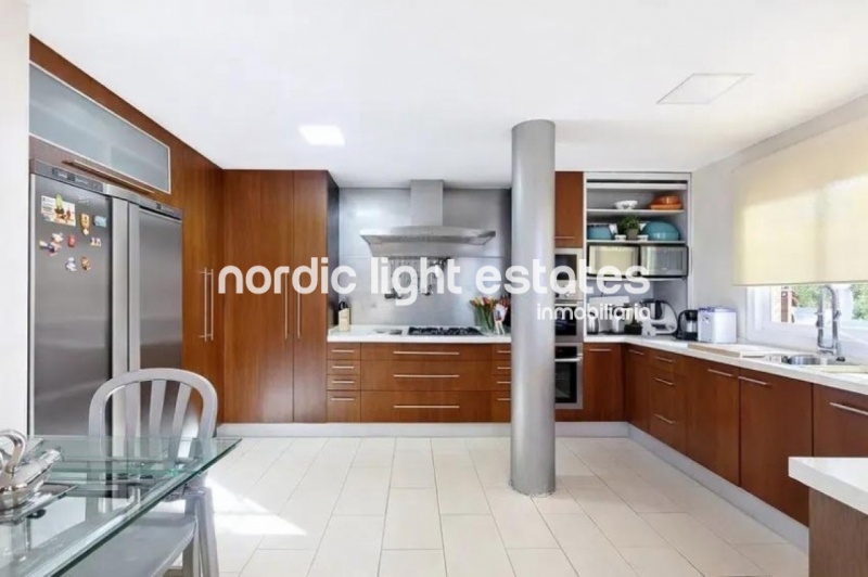 Stunning semi-detached villa with panoramic views 