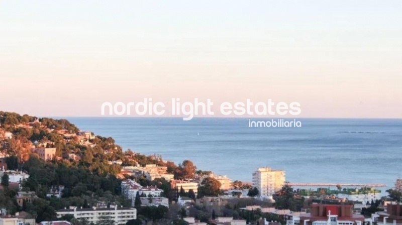 Stunning semi-detached villa with panoramic views 