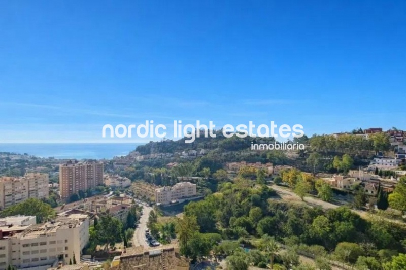 Stunning semi-detached villa with panoramic views 