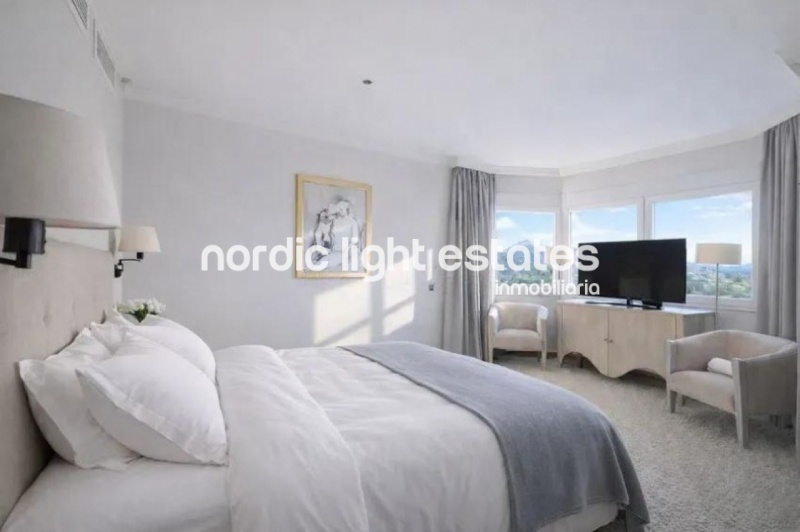 Stunning semi-detached villa with panoramic views 