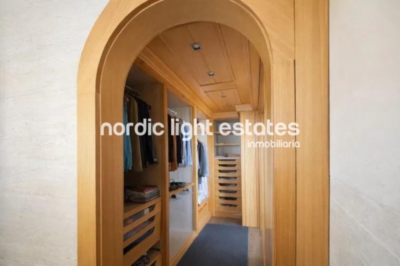 Stunning semi-detached villa with panoramic views 