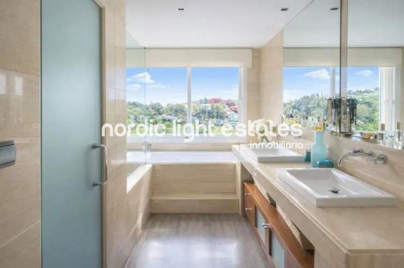 Stunning semi-detached villa with panoramic views 