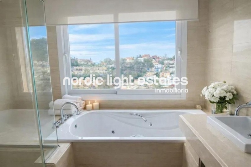 Stunning semi-detached villa with panoramic views 