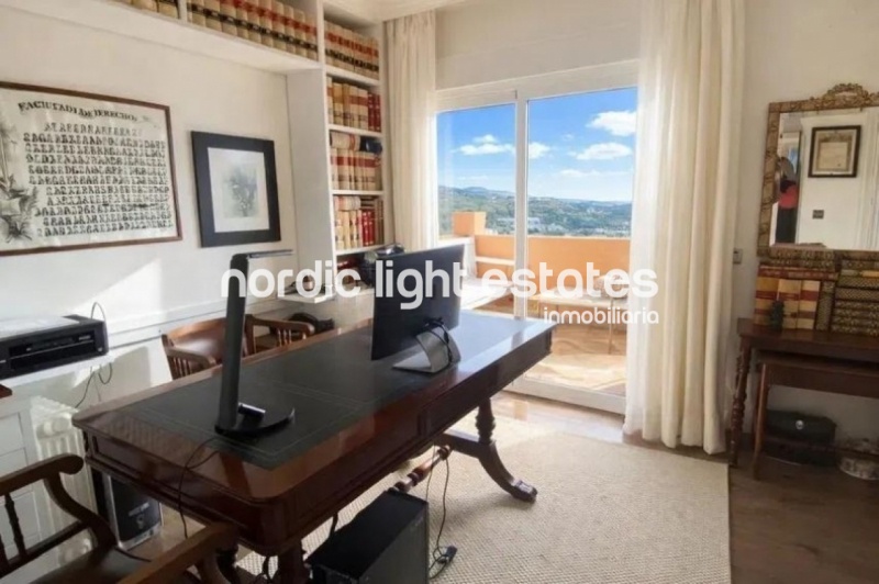 Stunning semi-detached villa with panoramic views 