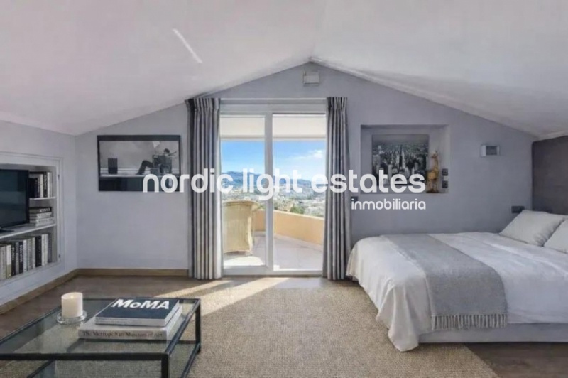 Stunning semi-detached villa with panoramic views 