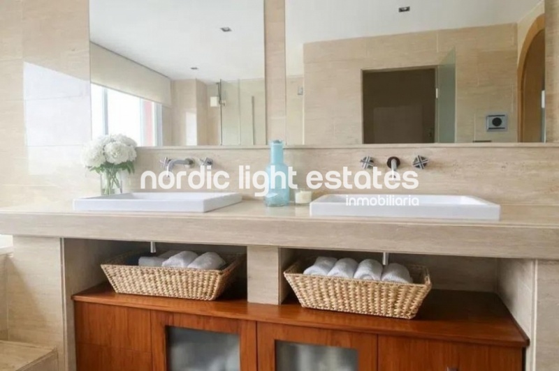 Stunning semi-detached villa with panoramic views 