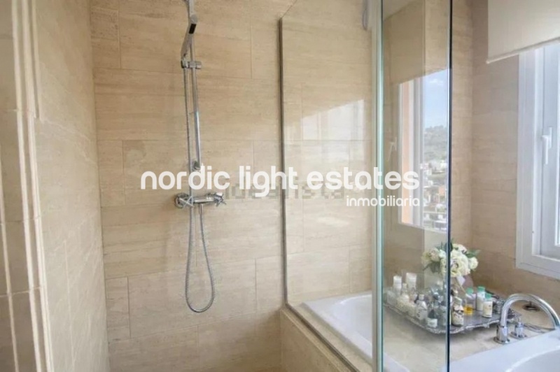 Stunning semi-detached villa with panoramic views 