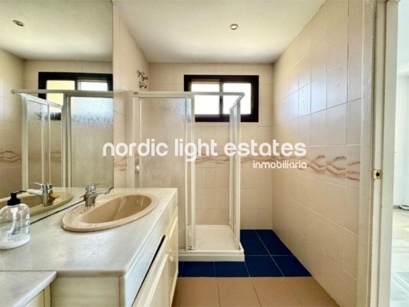 Fantástico apartamento rn primera línea de la playa en La Carihuela