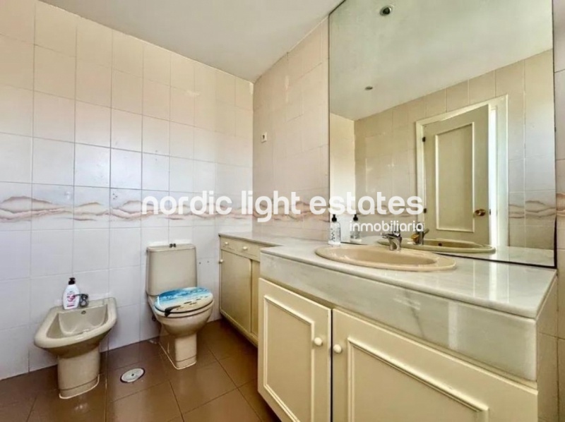 Fantástico apartamento rn primera línea de la playa en La Carihuela