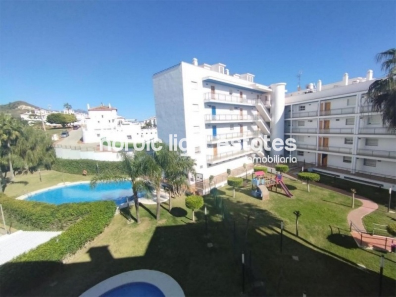 Lovely top floor apartment with private roof terrace and private parking space