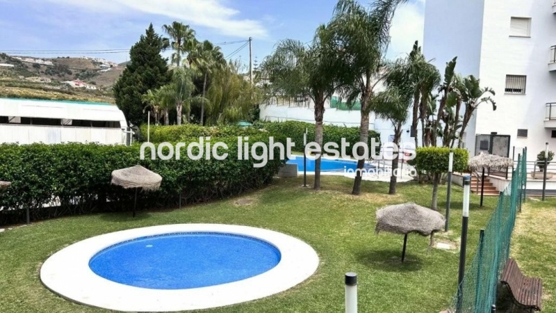 Lovely top floor apartment with private roof terrace and private parking space