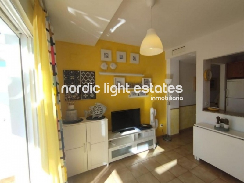 Lovely top floor apartment with private roof terrace and private parking space