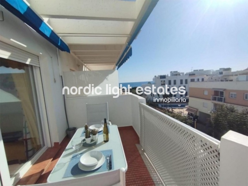 Lovely top floor apartment with private roof terrace and private parking space