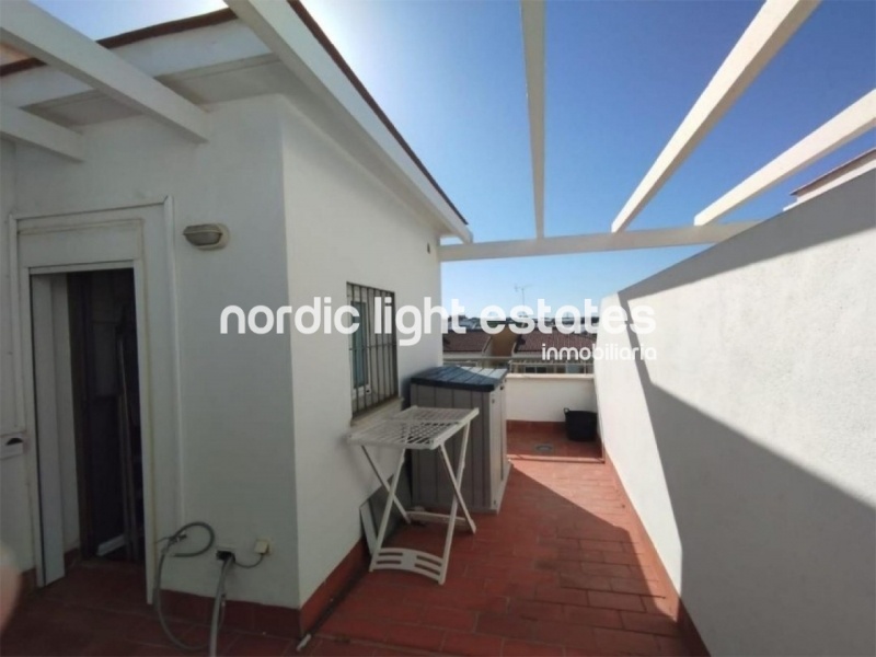 Lovely top floor apartment with private roof terrace and private parking space