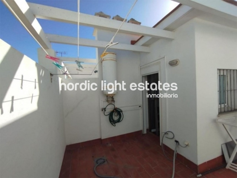 Lovely top floor apartment with private roof terrace and private parking space