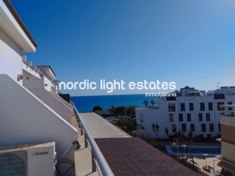 Lovely top floor apartment with private roof terrace and private parking space