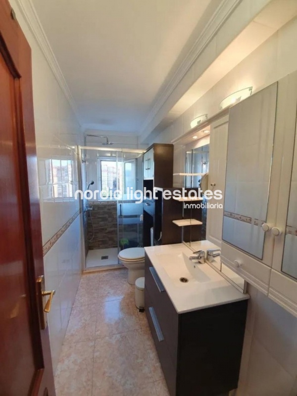 Amplio piso, ubicación estratégica 