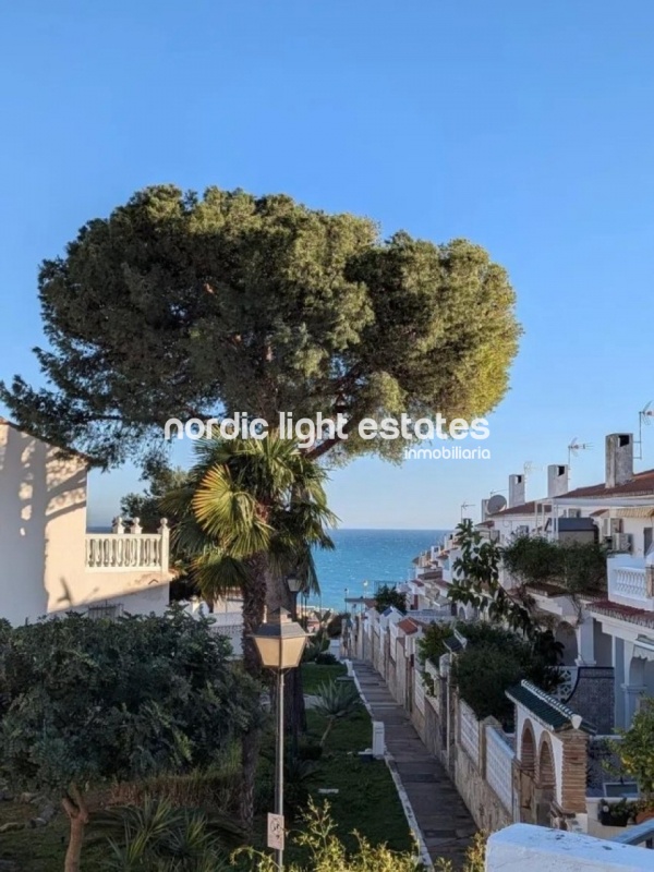 Well maintained charming townhouse 