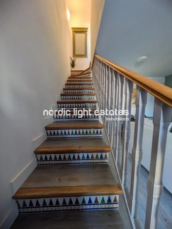 Well maintained charming townhouse 