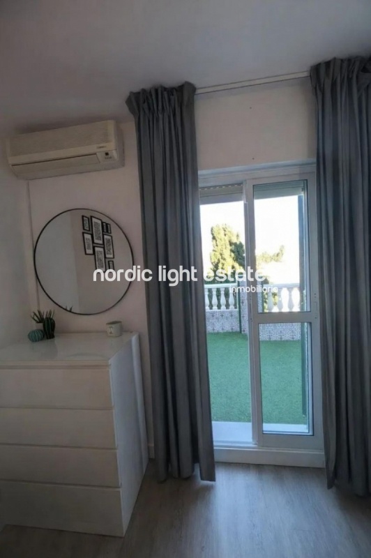 Well maintained charming townhouse 