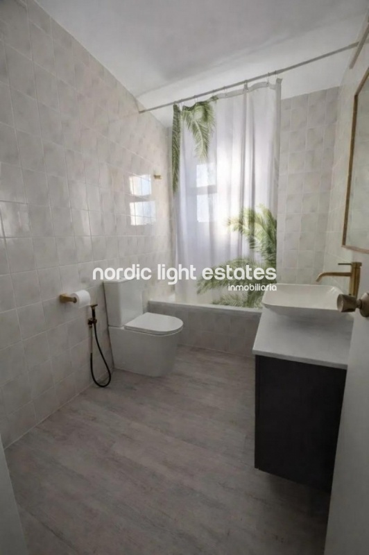 Well maintained charming townhouse 