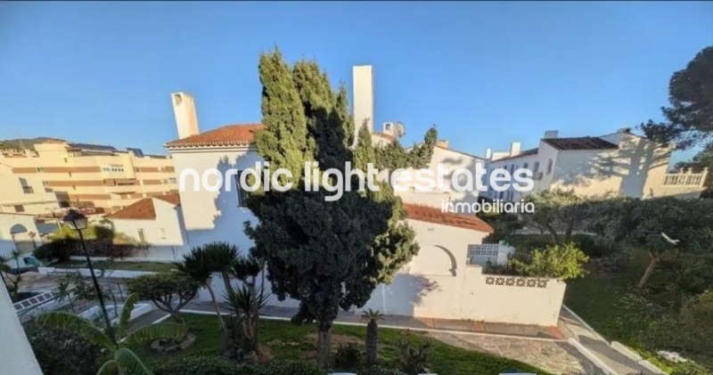 Well maintained charming townhouse 