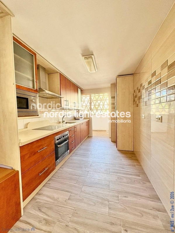 Excellent apartment 4 beds, 2 baths, parking space