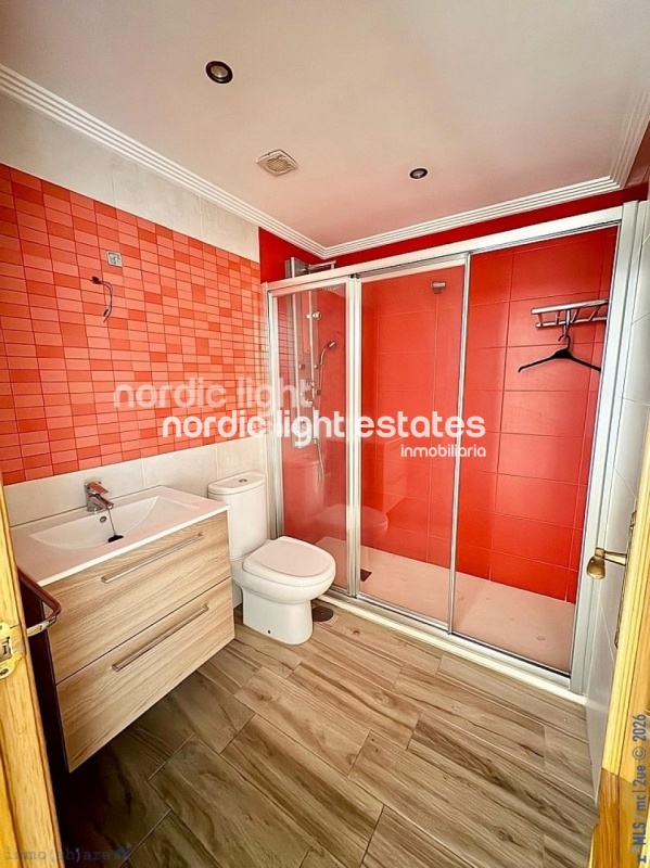 Excellent apartment 4 beds, 2 baths, parking space