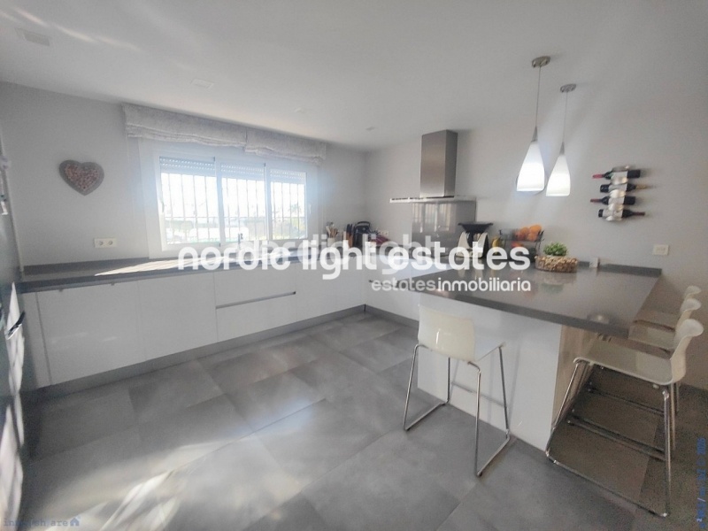 Magnífica villa independiente a tan solo 700 metros de Playa de Burriana