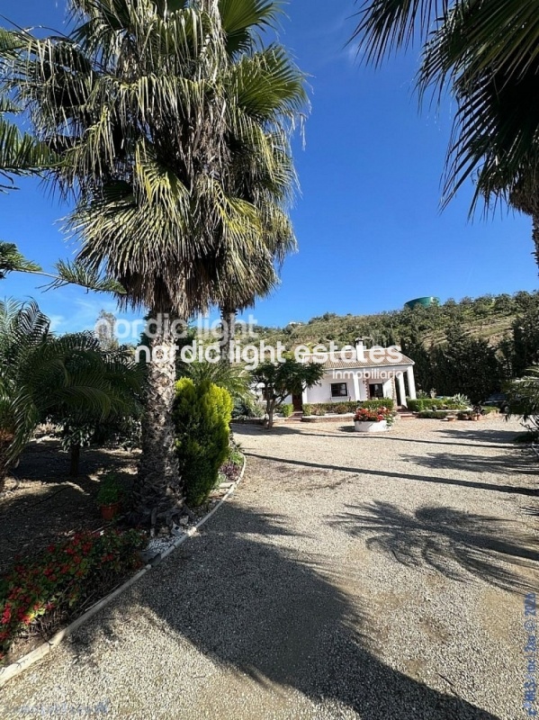 Estupenda casa de campo con un terreno de 6.000m2