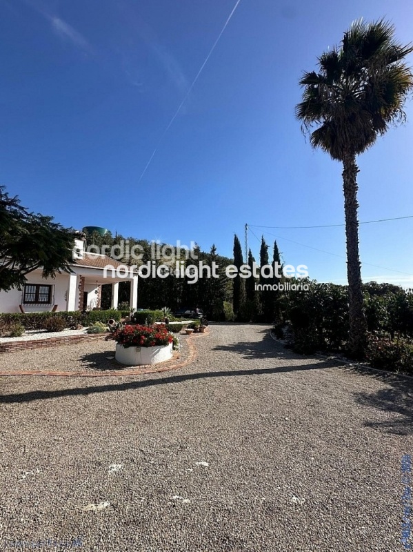 Estupenda casa de campo con un terreno de 6.000m2