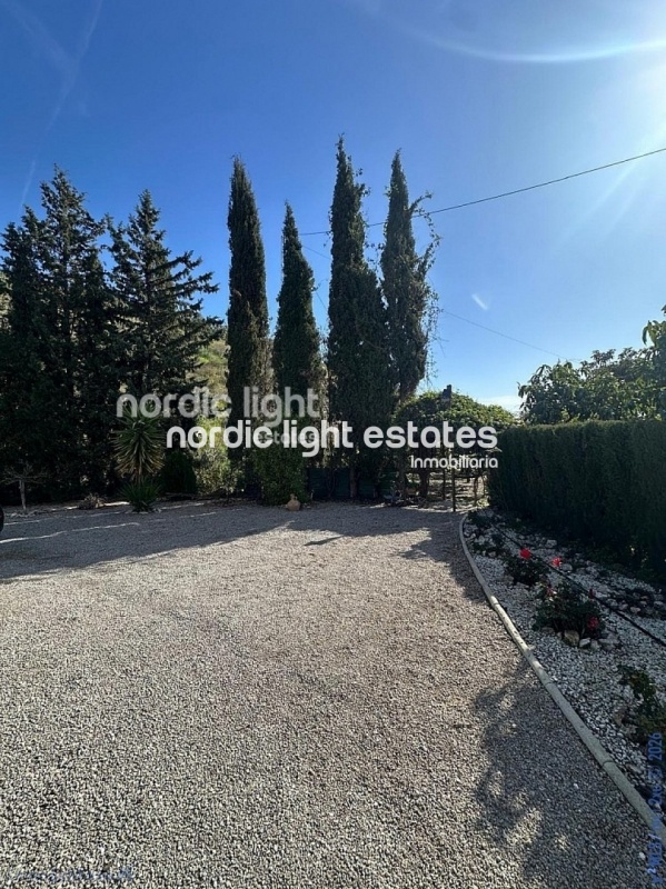 Estupenda casa de campo con un terreno de 6.000m2