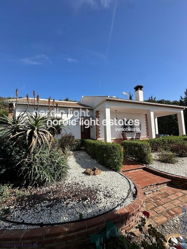 Estupenda casa de campo con un terreno de 6.000m2