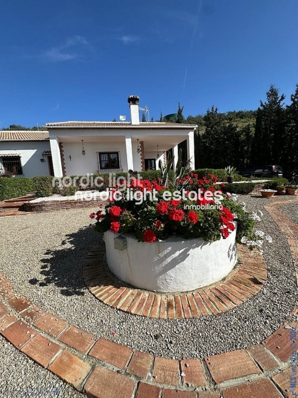 Estupenda casa de campo con un terreno de 6.000m2