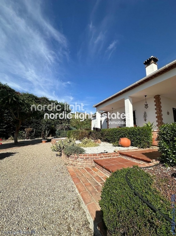 Estupenda casa de campo con un terreno de 6.000m2